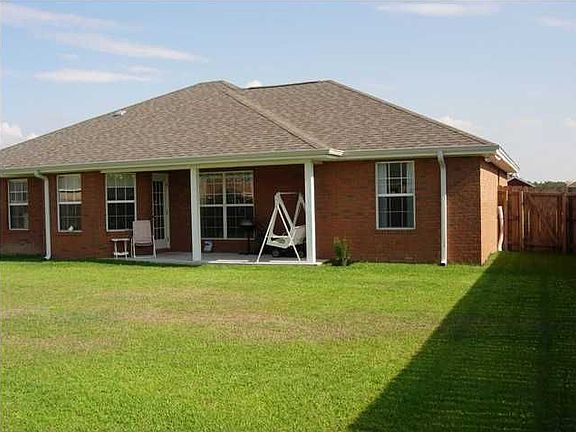 Back yard view of home 