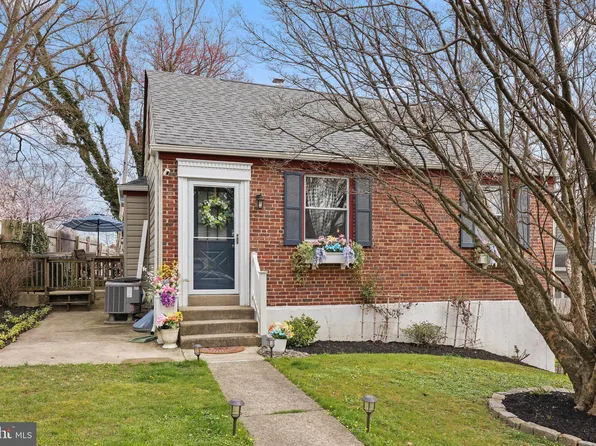 14015 Napier St, Philadelphia, PA 19116