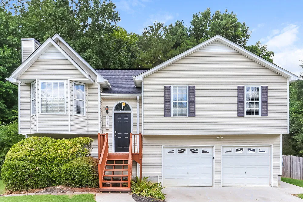 3 bed, 2.0 bath, 1874 sqft, $1,915 — Photo 1