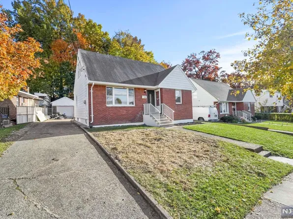 118 Krakow St, Garfield, NJ 07026