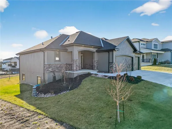 2704 NE Amanda Ln, Blue Springs, MO 64029