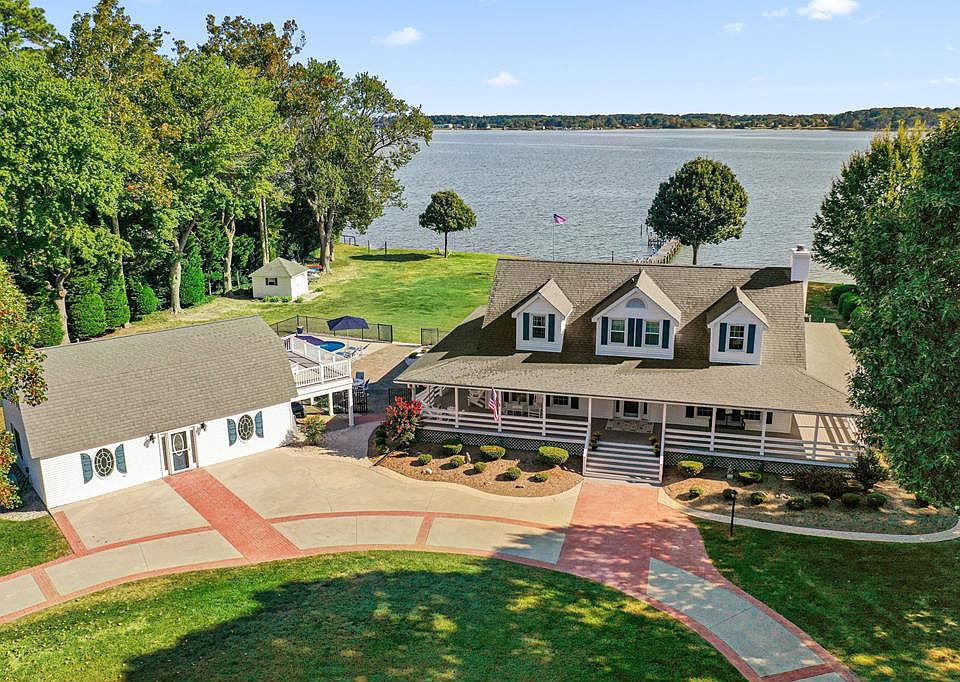 1st image of 668 Edgewater Ln