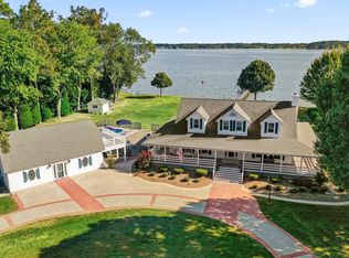 668 Edgewater Ln, Montross, VA 22520