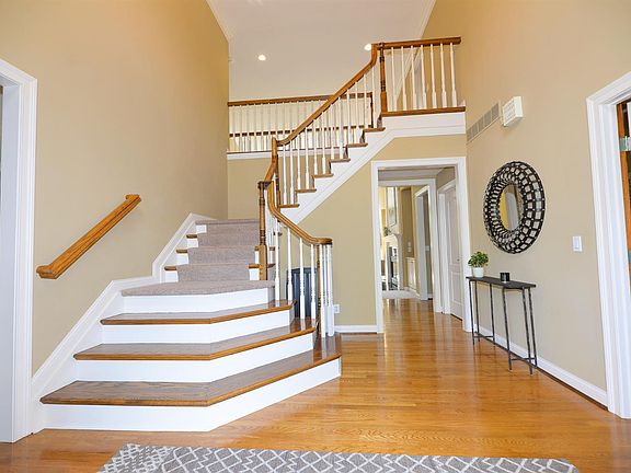 3rd image of 1057 River Forest Dr
