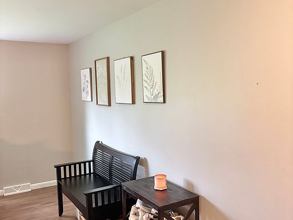3rd image of 10 Carriage Dr APT 6