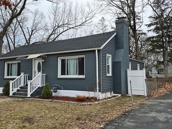 2nd image of 867 Roosevelt Ave