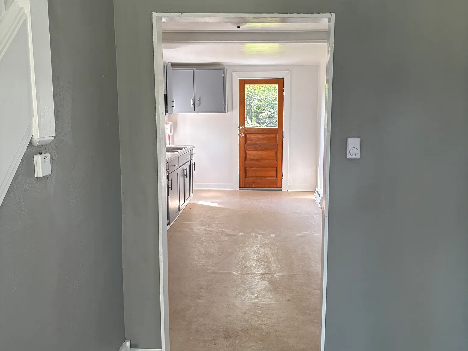3 bed, 1072 sqft, $1,200 — Photo 1