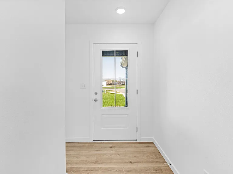 803 Lambert Cir — Photo 5