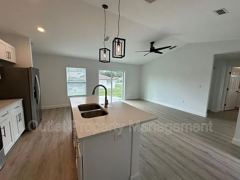 790 W Gaucho Cir — Photo 2