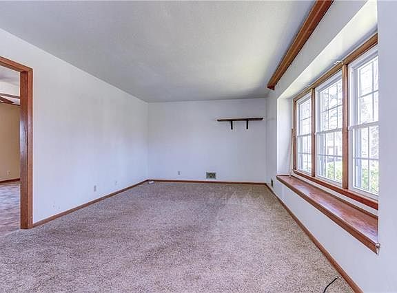 5th image of 4015 S Woodbury St