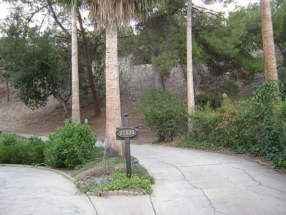 Private drive way up to home