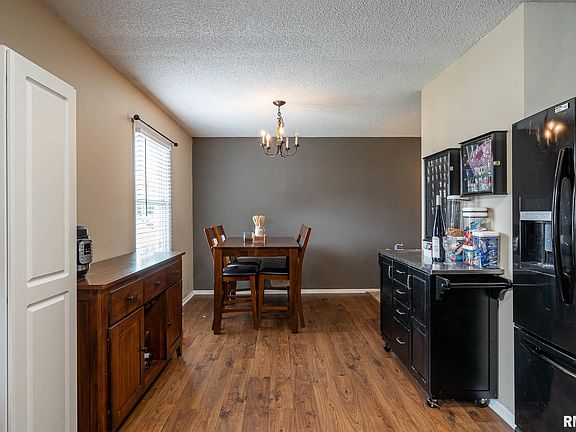 5th image of 2312 N Thornwood Ave