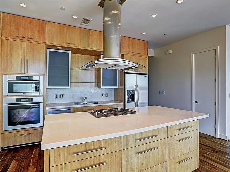 1600 Post Oak Blvd #904 — Photo 2