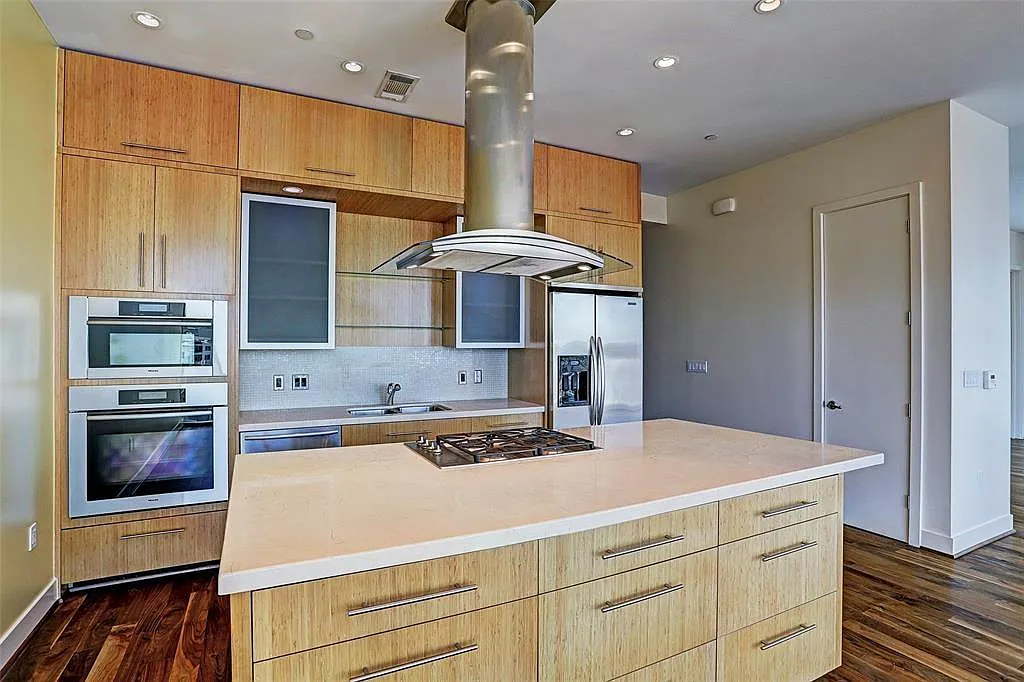 Building Photo - 1600 Post Oak Blvd #904