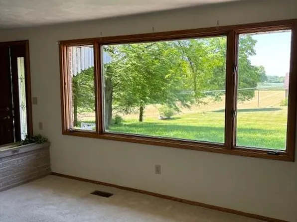 2453 Dalton Fox Lake Rd, Dalton, OH 44618