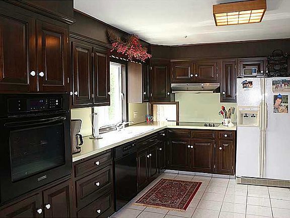 4th image of 22 Red Cedar Dr