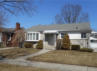 21407 Brierstone St, Harper Woods, MI 48225