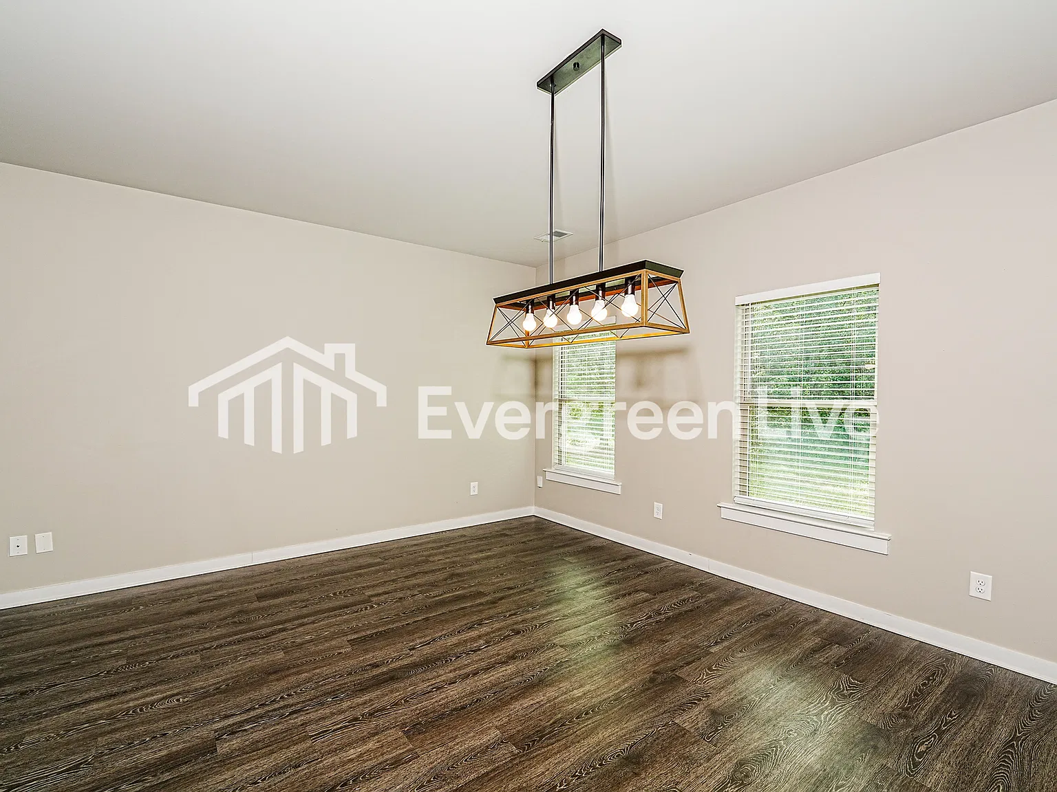 3 bed, 2.0 bath, 1801 sqft, $1,345 — Photo 4