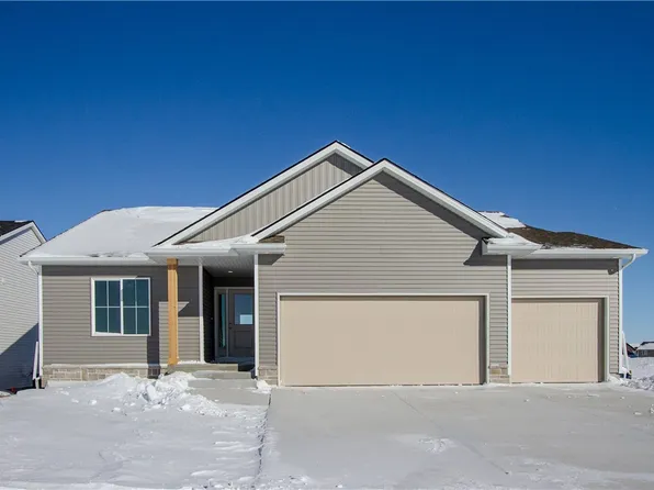 2926 Indigo Ln, Pella, IA 50219