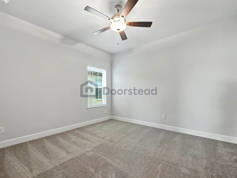 652 Parkside Dr — Photo 23