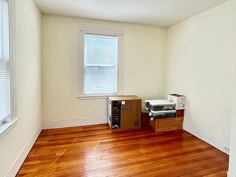 300 Summit Ave — Photo 16