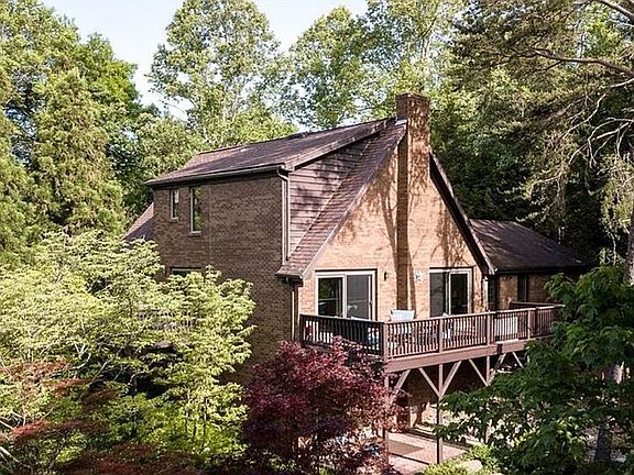 2nd image of 40 Greenwood Cir