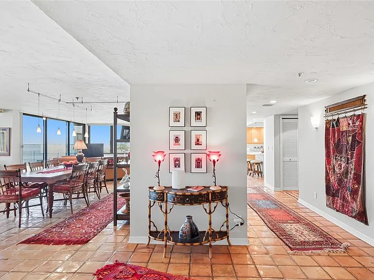 97 Sunset Dr #501 — Photo 4