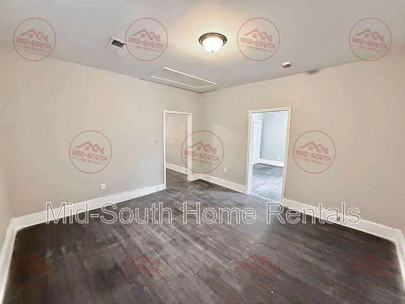 2 bed, 1.0 bath, 901 sqft, $895 — Photo 3