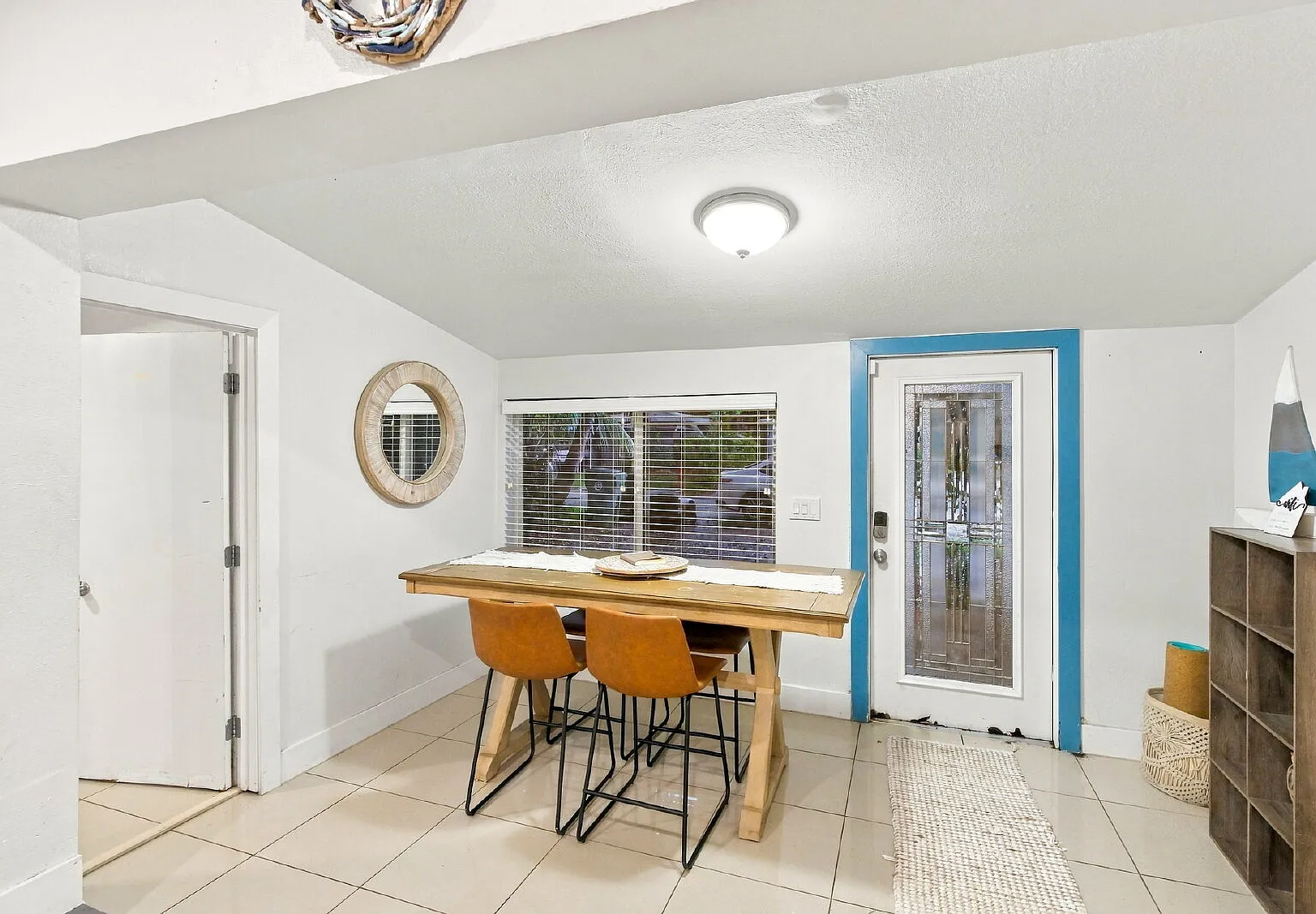 4 bed, 2.0 bath, 1250 sqft, $3,795 — Photo 2