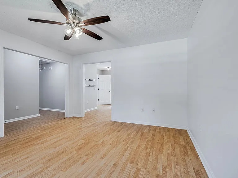 446 Shadowbrook Cir — Photo 7
