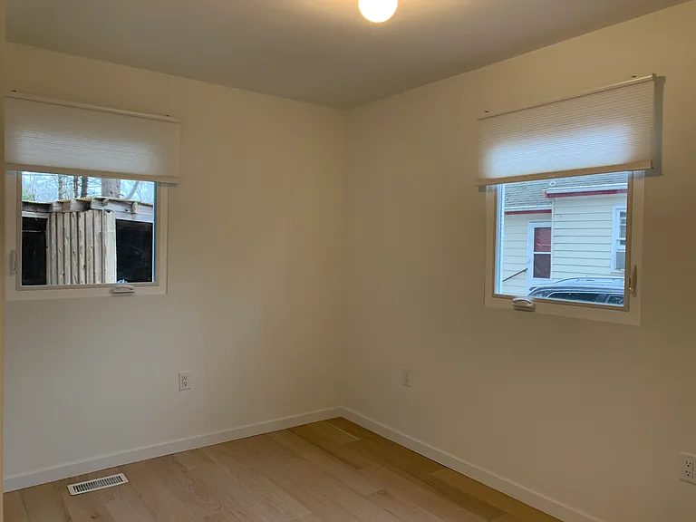 601 E Washington St — Photo 24