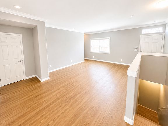 5th image of 2921 E St Unit 2