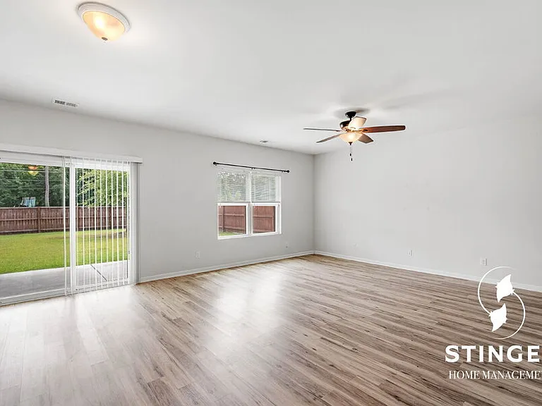21 Chestnut St — Photo 15