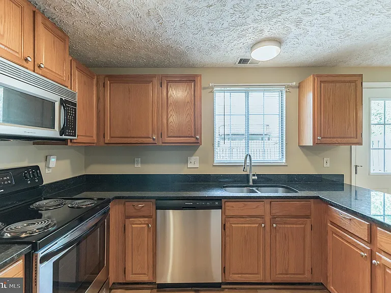 6302 Betsy Ross Ct — Photo 11