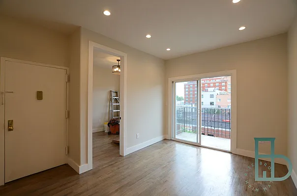 Rented by Miron Realty Group | media 35