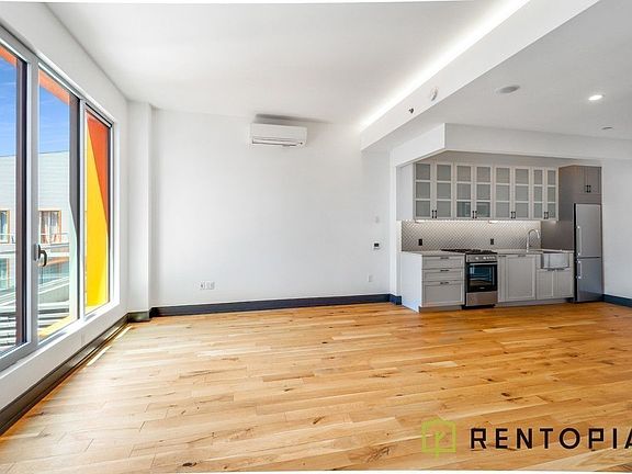 3rd image of 10 Montieth St #255C
