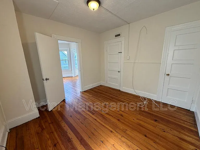 116 Rennell St — Photo 7