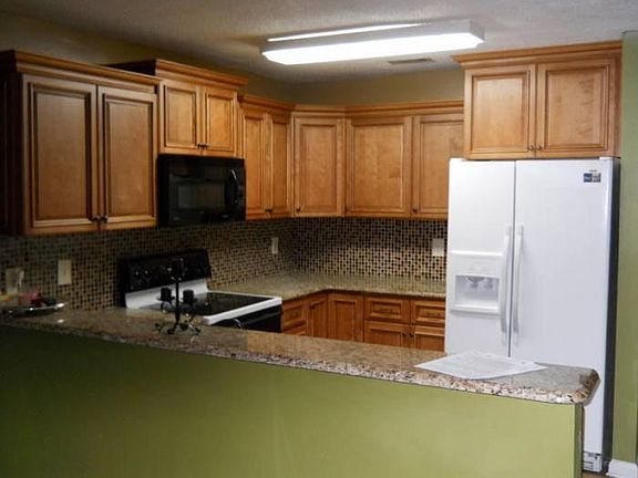 3rd image of 903 Gatehouse Ln