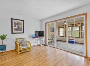 1086 Stonewood Xing, Sun Prairie, WI 53590