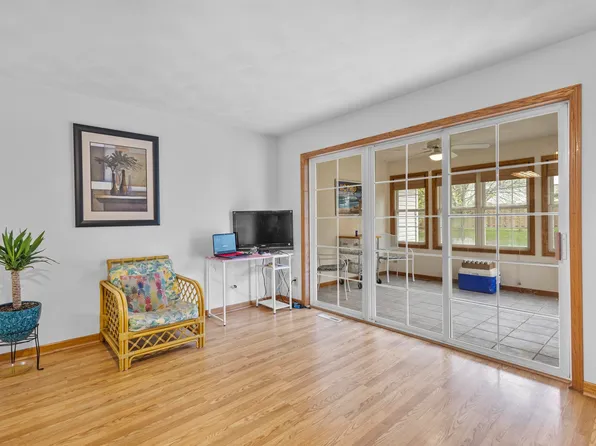 1086 Stonewood Xing, Sun Prairie, WI 53590