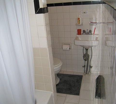 Bathoom with Tub