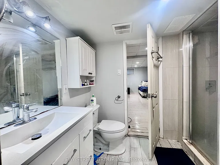 2082 Burbank Dr #LOWER — Photo 9