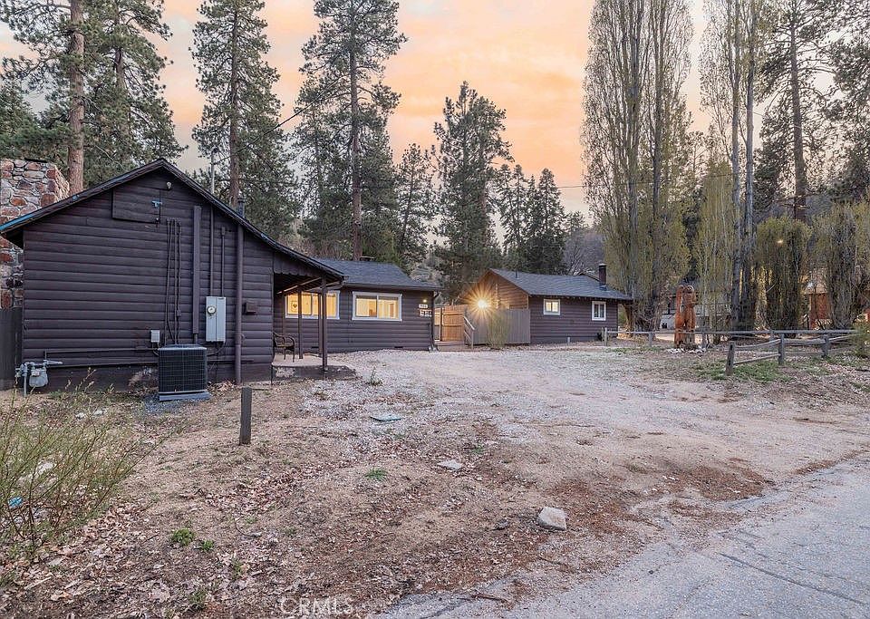 1st image of 986 Cameron Dr