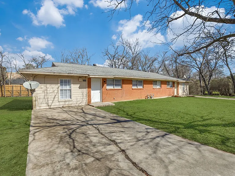 1302 Margie St — Photo 14