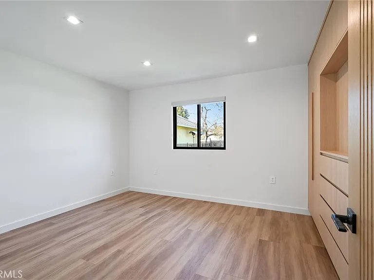 6108 Sadring Ave — Photo 29