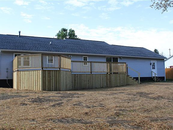 3rd image of 365 Rosewood Cir