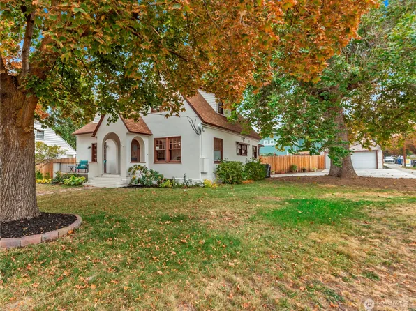 841 Red Apple Road, Wenatchee, WA 98801