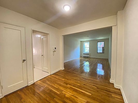1st image of 140-35 Burden Cres APT 205