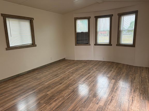 5th image of 80930 N Pacific Hwy #6