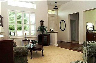 5th image of 920 Centennial Dr